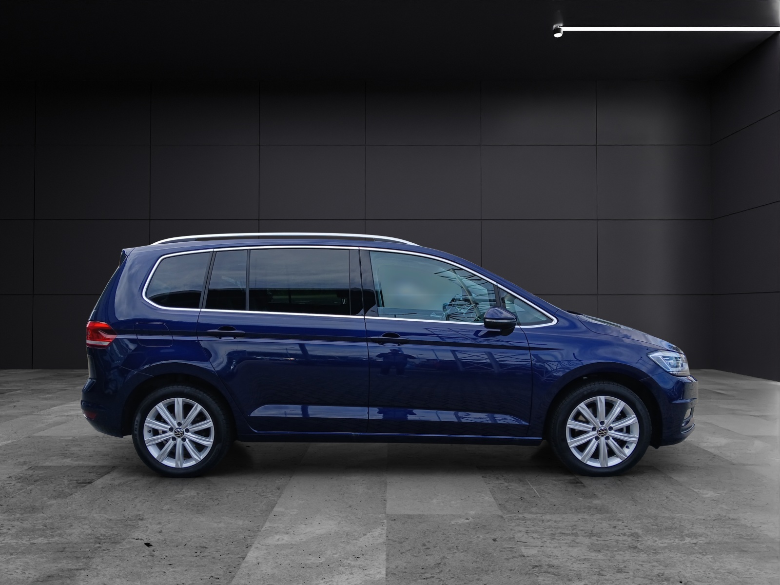 Fahrzeugabbildung Volkswagen Touran TDI Highline DSG 7-Si LED AHK Navi AID ACC RFK SH
