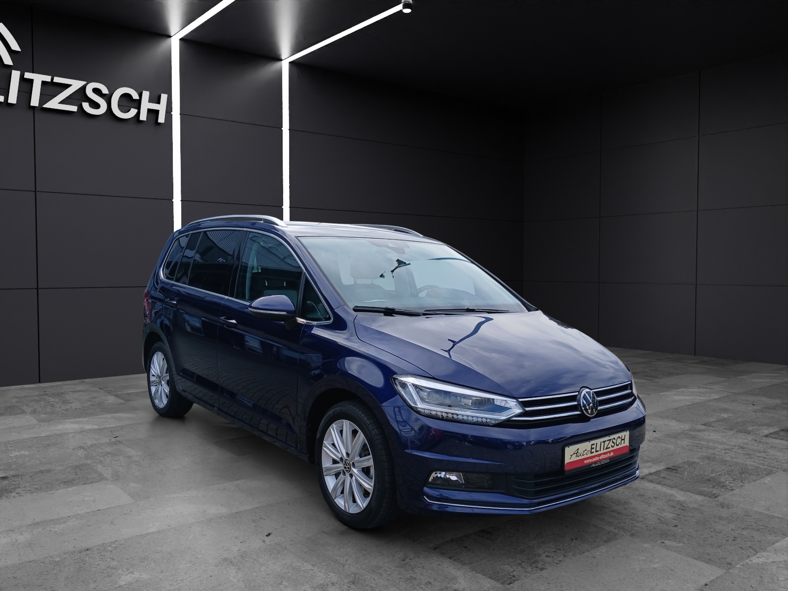 Fahrzeugabbildung Volkswagen Touran TDI Highline DSG 7-Si LED AHK Navi AID ACC RFK SH