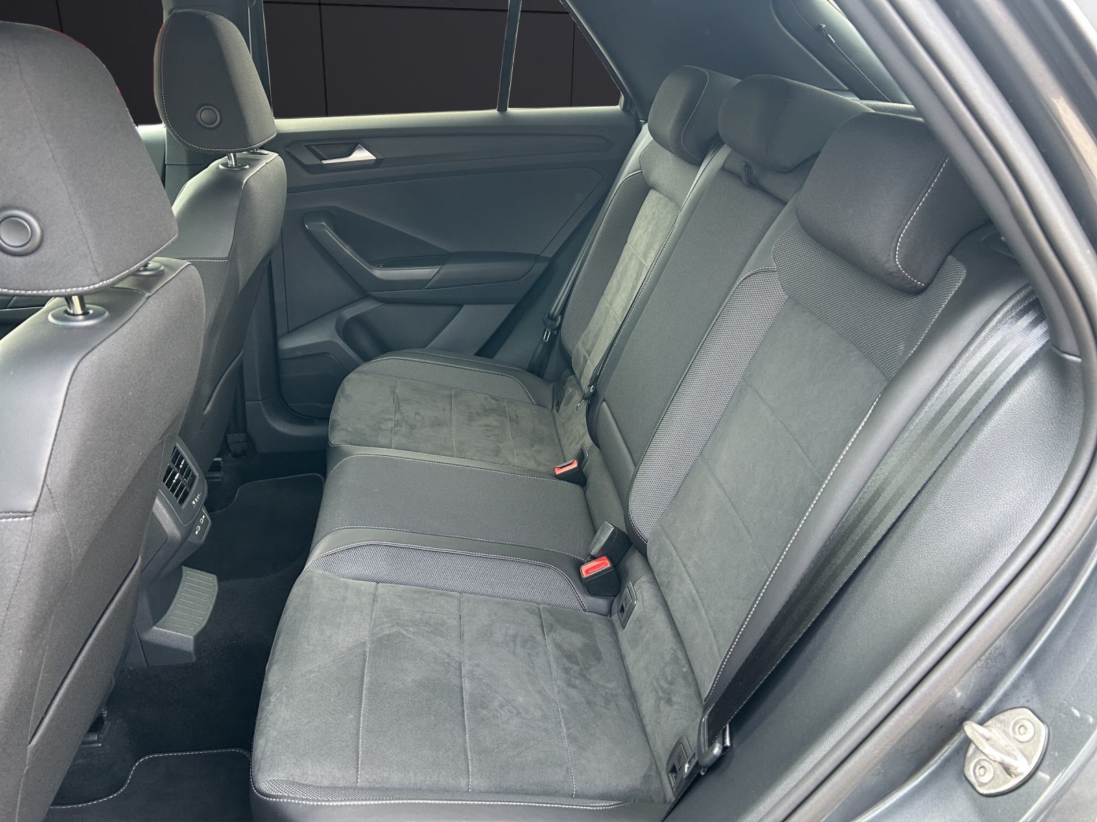 Fahrzeugabbildung Volkswagen T-Roc 2.0 TSI R-Line 4M MATRIX Standhzg Navi ACC SHZ VC