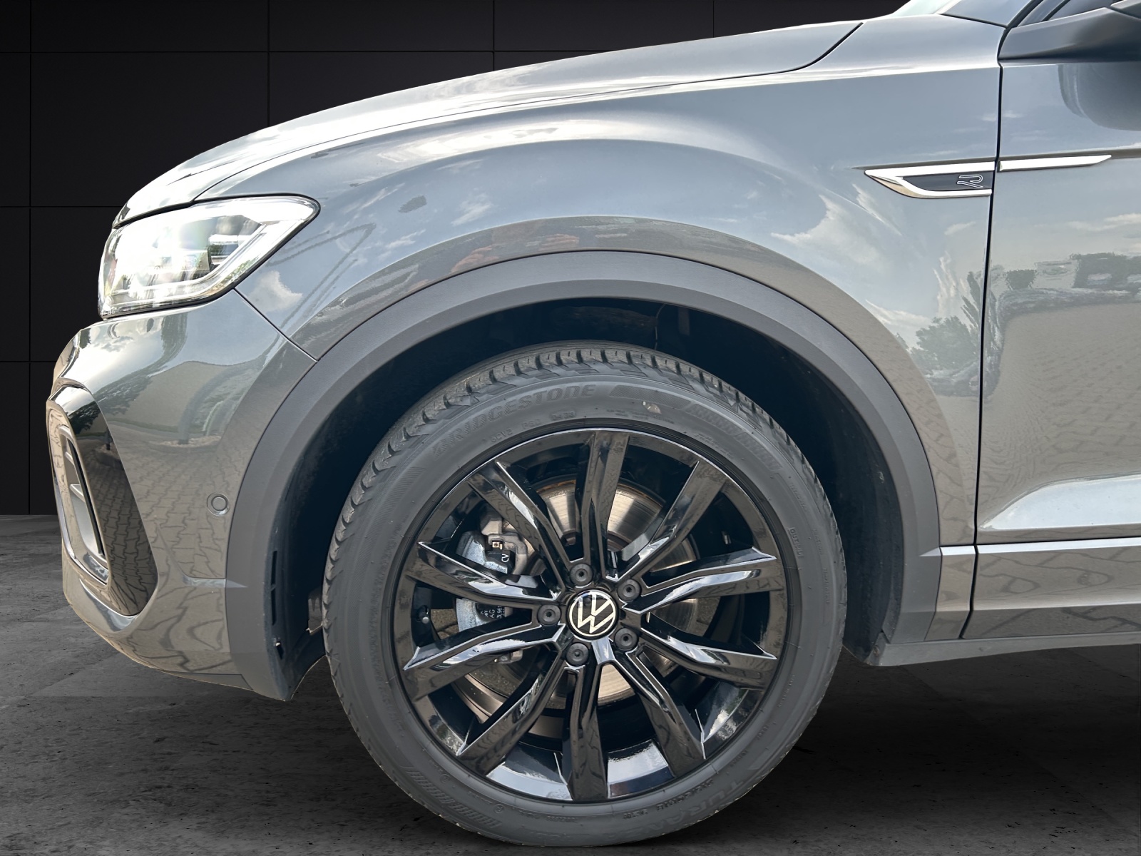 Fahrzeugabbildung Volkswagen T-Roc 2.0 TSI R-Line 4M MATRIX Standhzg Navi ACC SHZ VC