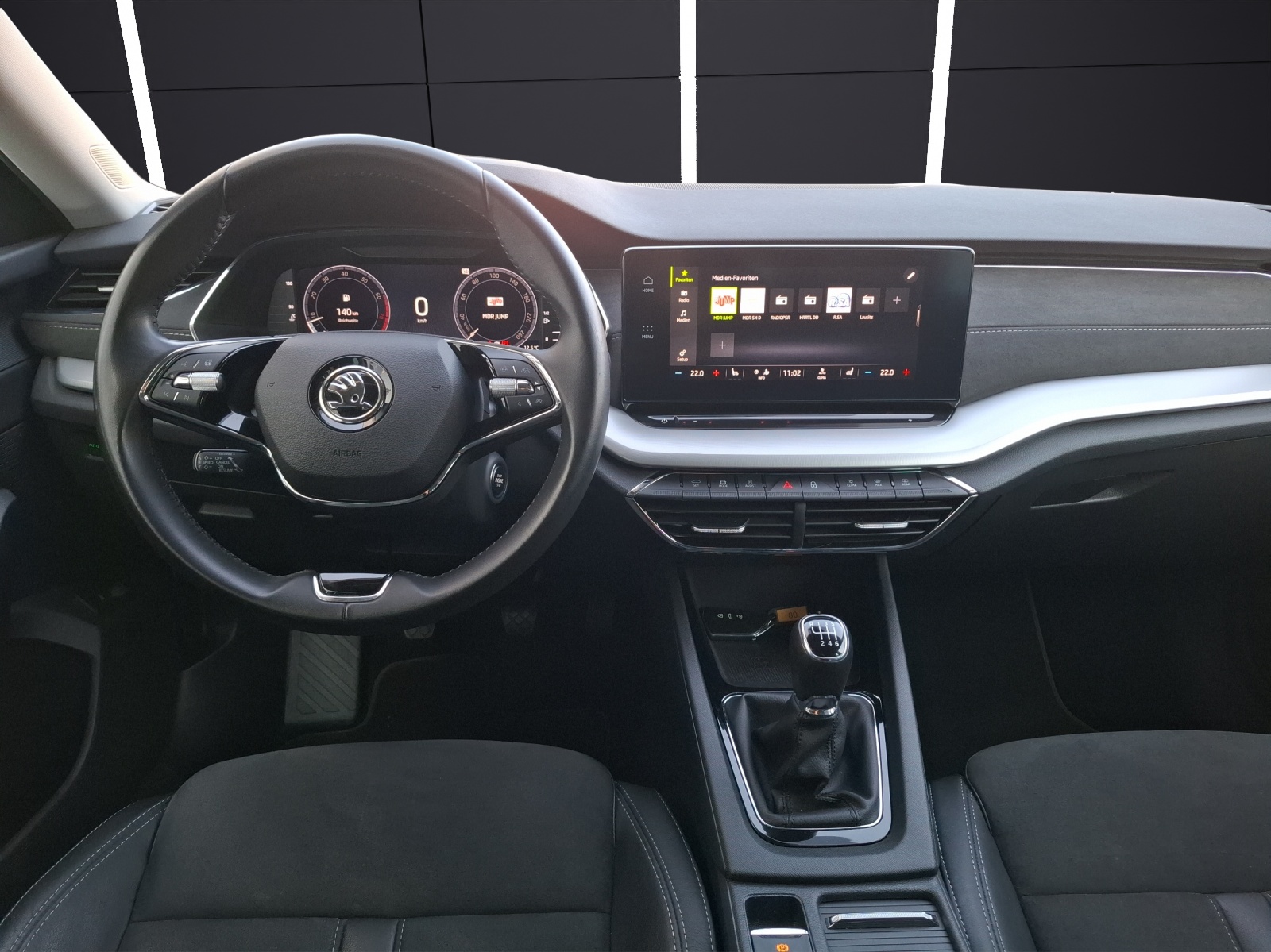 Fahrzeugabbildung SKODA Octavia Combi TSI Style Matrix Navi HUD ACC AHK SH 18