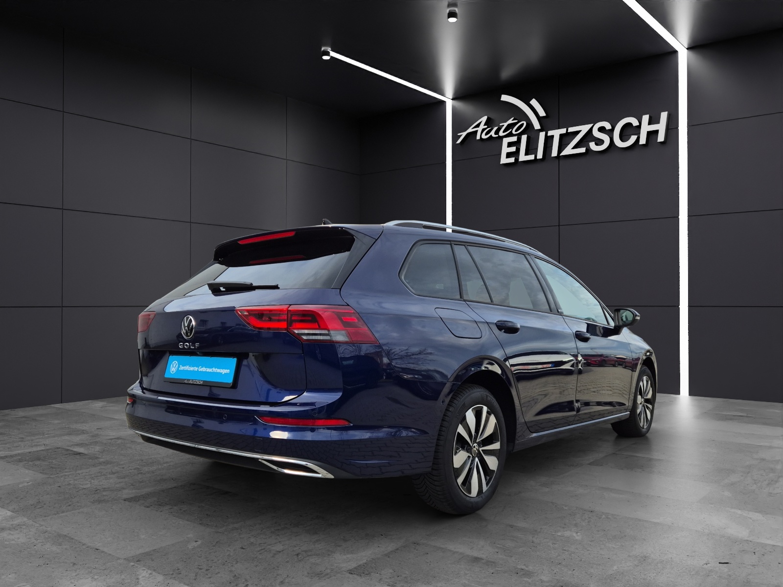 Fahrzeugabbildung Volkswagen Golf VIII Variant TSI Move LED ACC AID NAVI PDC SHZ LM