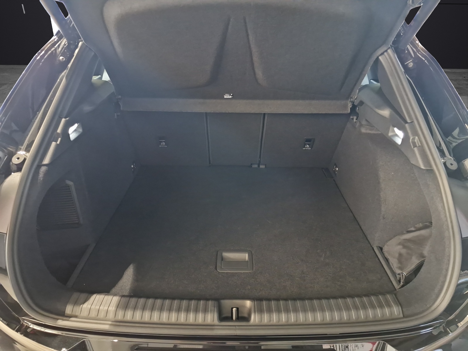 Fahrzeugabbildung CUPRA Terramar 1.5 e-Hybrid America's Cup Limited Edition DSG ACC KAMERA LED