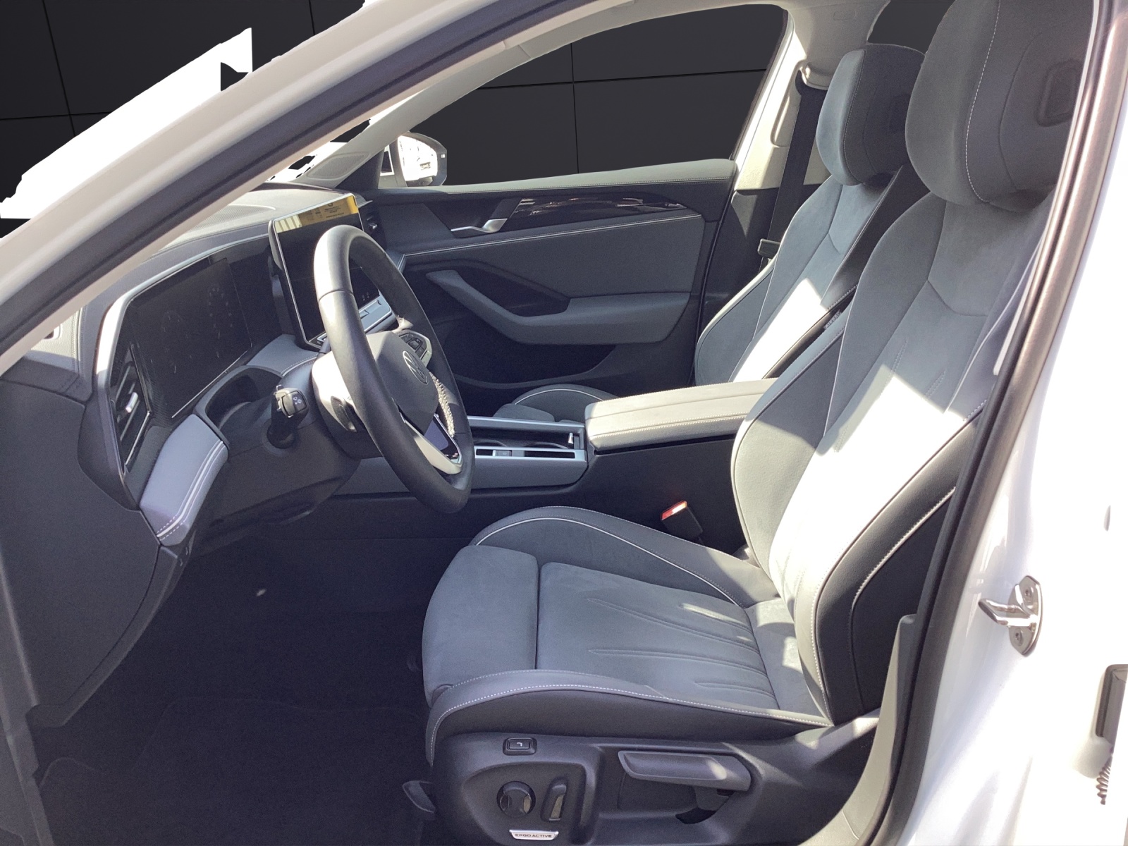 Fahrzeugabbildung Volkswagen Passat TDI Elegance DSG LED ACC AHK NAVI TRAILERASSIST