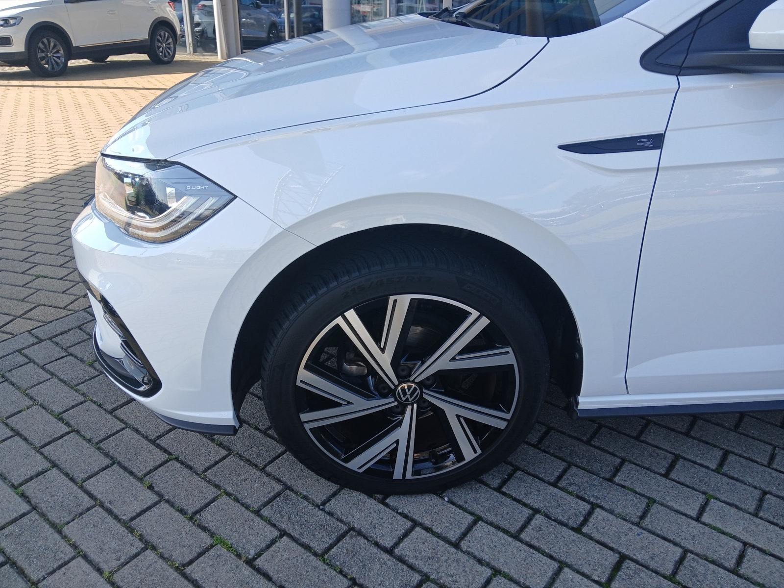 Fahrzeugabbildung Volkswagen Polo TSI R-Line Matrix Pano ACC PDC SH 17