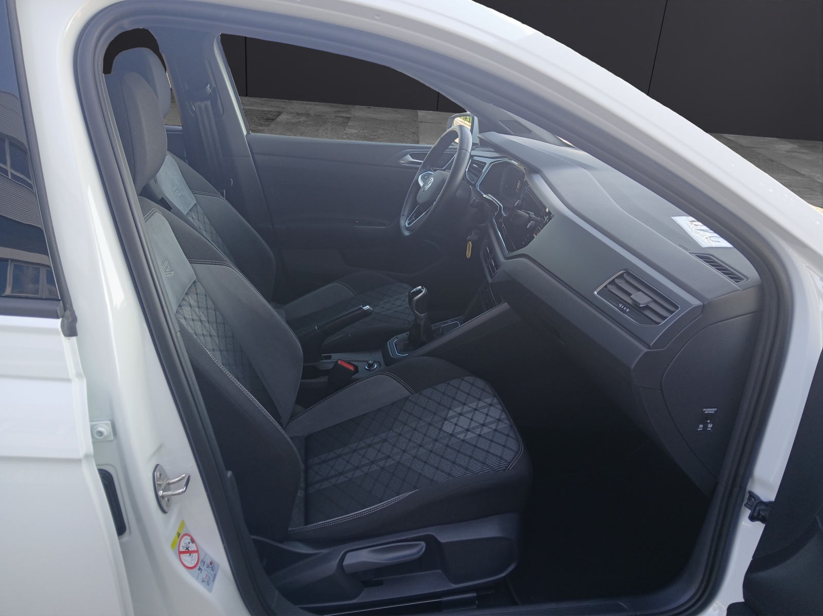 Fahrzeugabbildung Volkswagen Polo TSI R-Line Matrix Pano ACC PDC SH 17