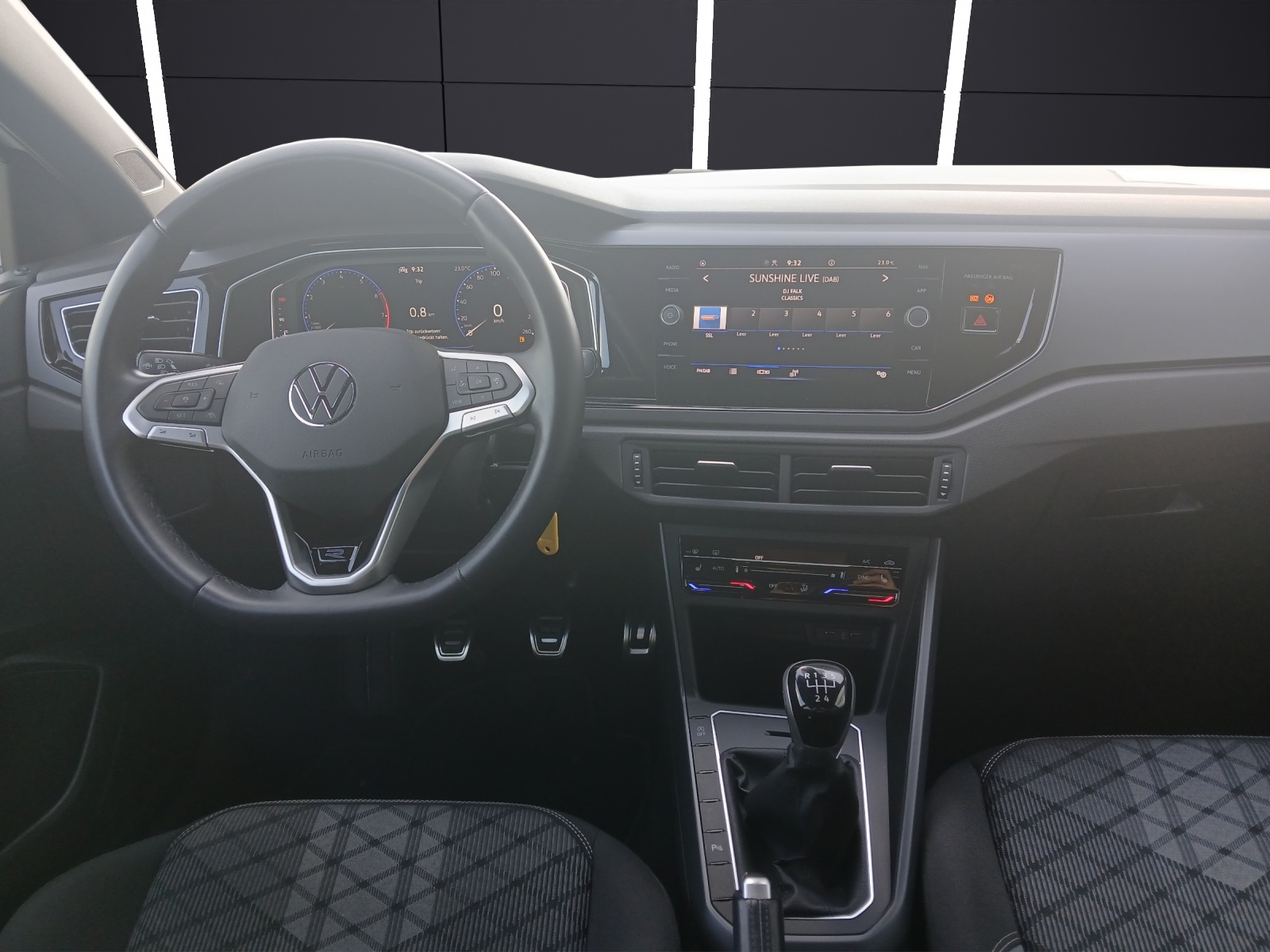 Fahrzeugabbildung Volkswagen Polo TSI R-Line Matrix Pano ACC PDC SH 17