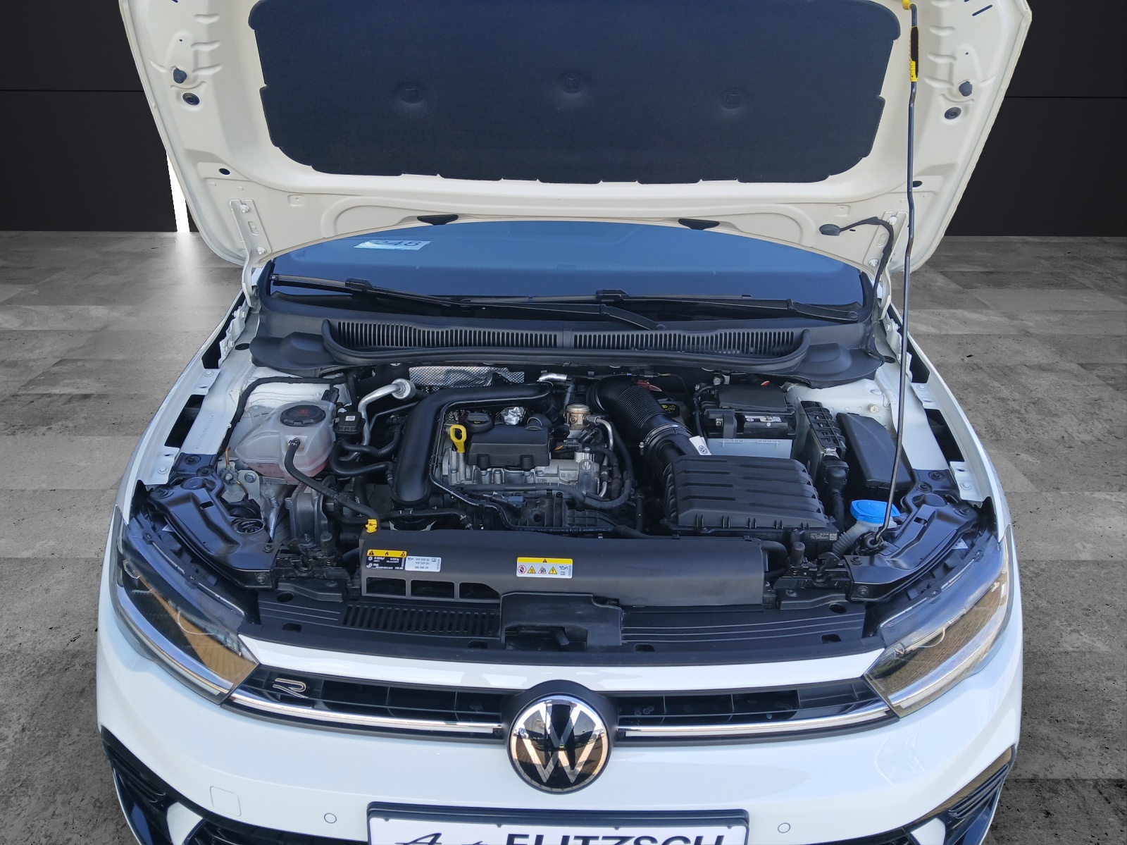 Fahrzeugabbildung Volkswagen Polo TSI R-Line Matrix Pano ACC PDC SH 17