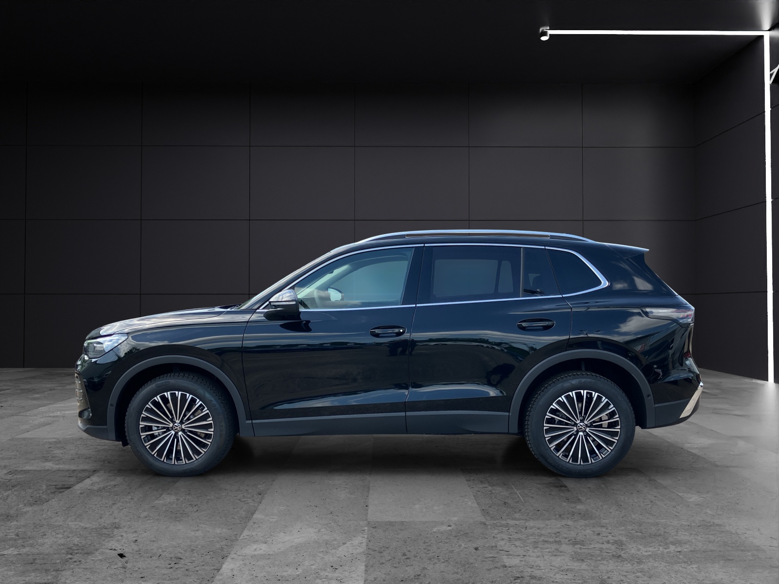 Fahrzeugabbildung Volkswagen Tiguan TSI Elegance 4M AHZV DCC LED+ STANDH.