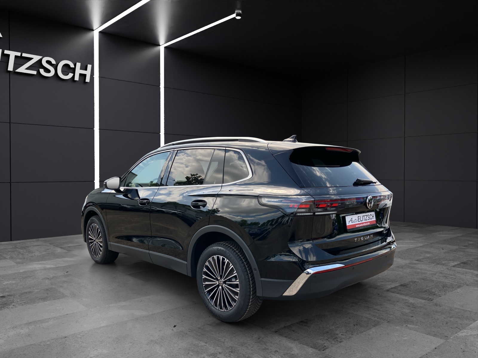 Fahrzeugabbildung Volkswagen Tiguan TSI Elegance 4M AHZV DCC LED+ STANDH.