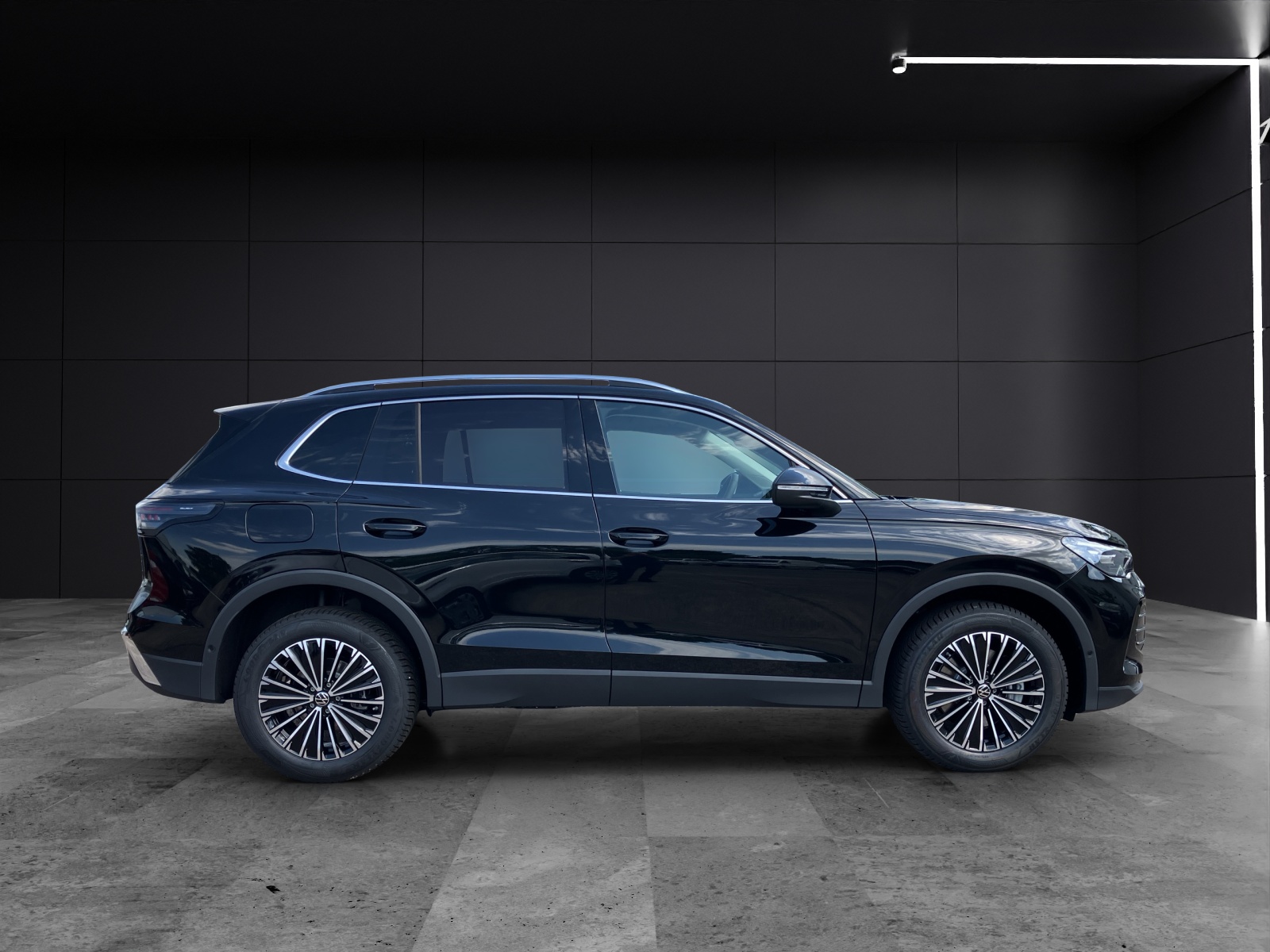 Fahrzeugabbildung Volkswagen Tiguan TSI Elegance 4M AHZV DCC LED+ STANDH.