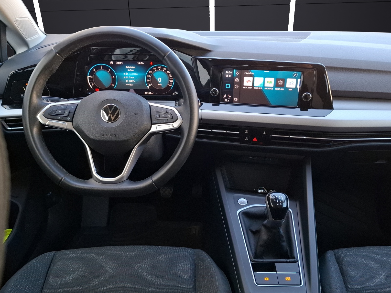 Fahrzeugabbildung Volkswagen Golf VIII Variant TDI Life LED CarPlay AID ACC PDC SH LM