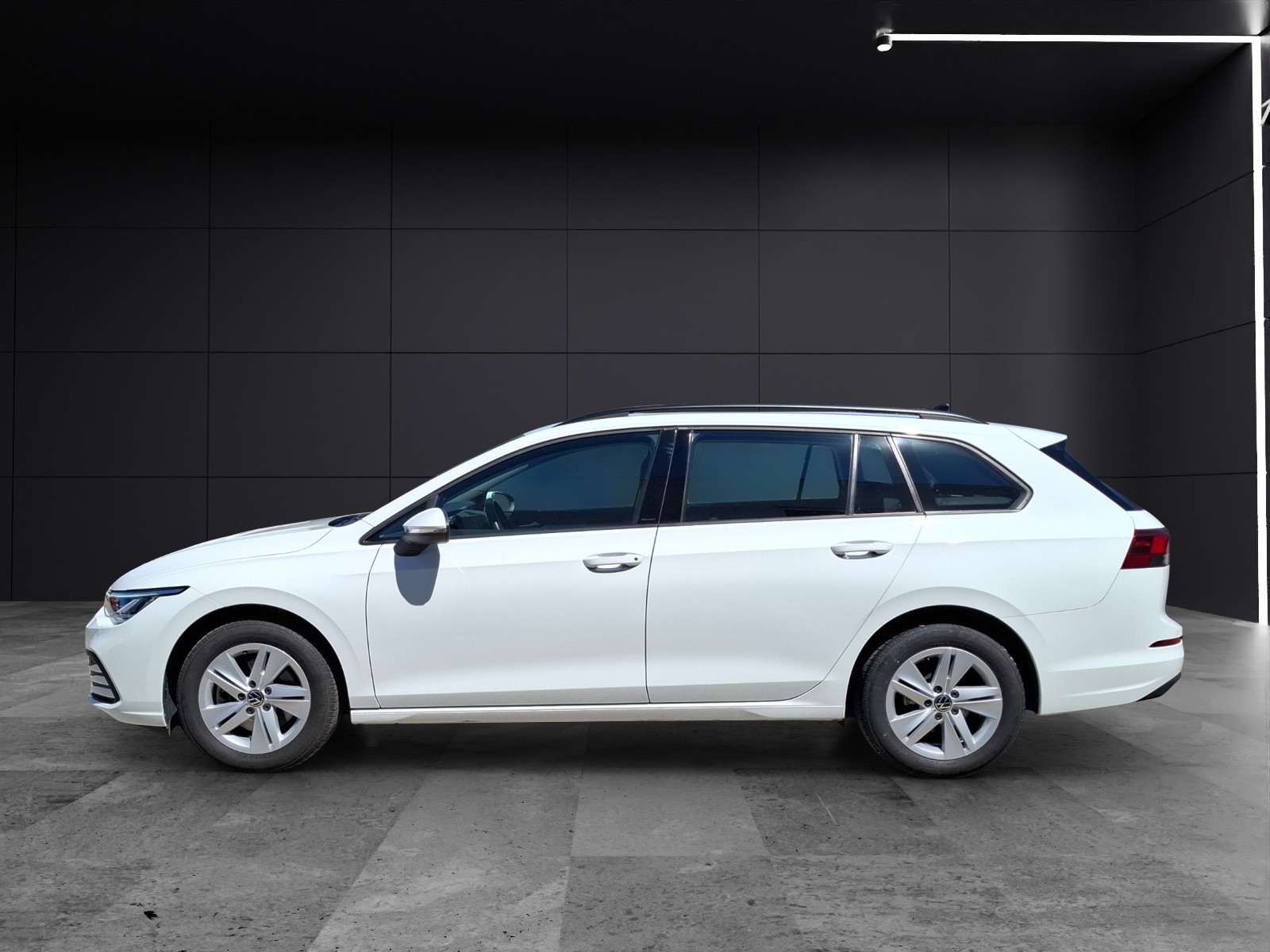 Fahrzeugabbildung Volkswagen Golf VIII Variant TDI Life LED CarPlay AID ACC PDC SH LM