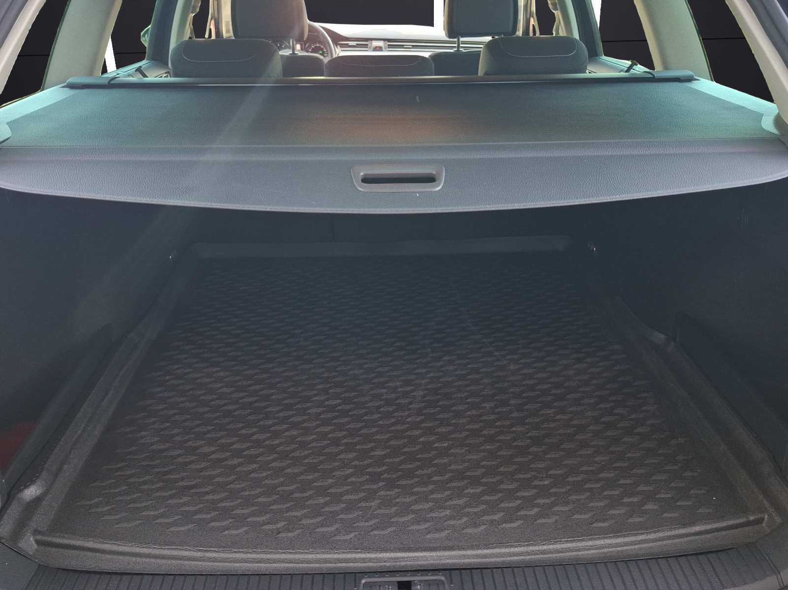 Fahrzeugabbildung Volkswagen Passat Variant TSI Business DSG Matrix Navi ACC RFK SH