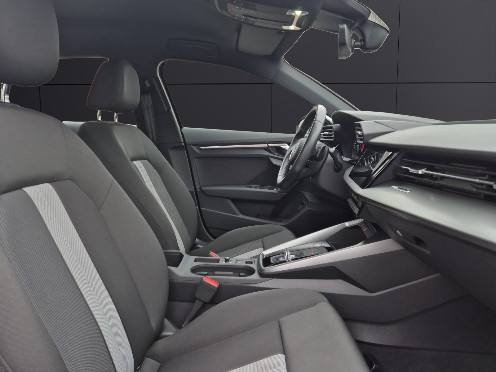 Fahrzeugabbildung Audi A3 Sportback 35 TFSI S line S-tronic LED ACC AVC NAVI PDC SHZ