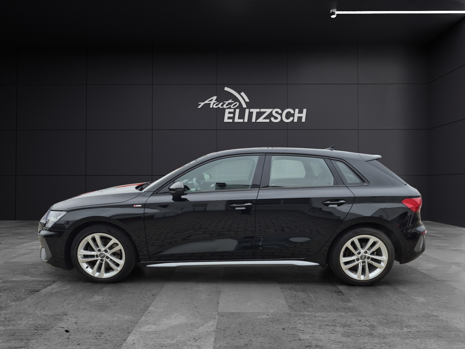 Fahrzeugabbildung Audi A3 Sportback 35 TFSI S line S-tronic LED ACC AVC NAVI PDC SHZ
