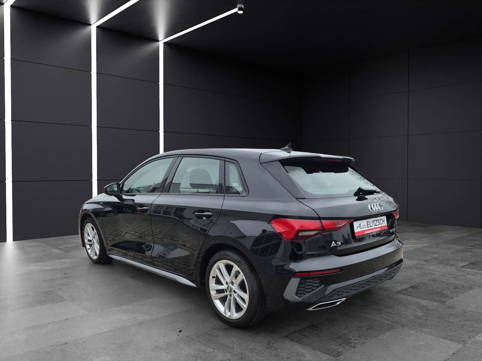 Fahrzeugabbildung Audi A3 Sportback 35 TFSI S line S-tronic LED ACC AVC NAVI PDC SHZ