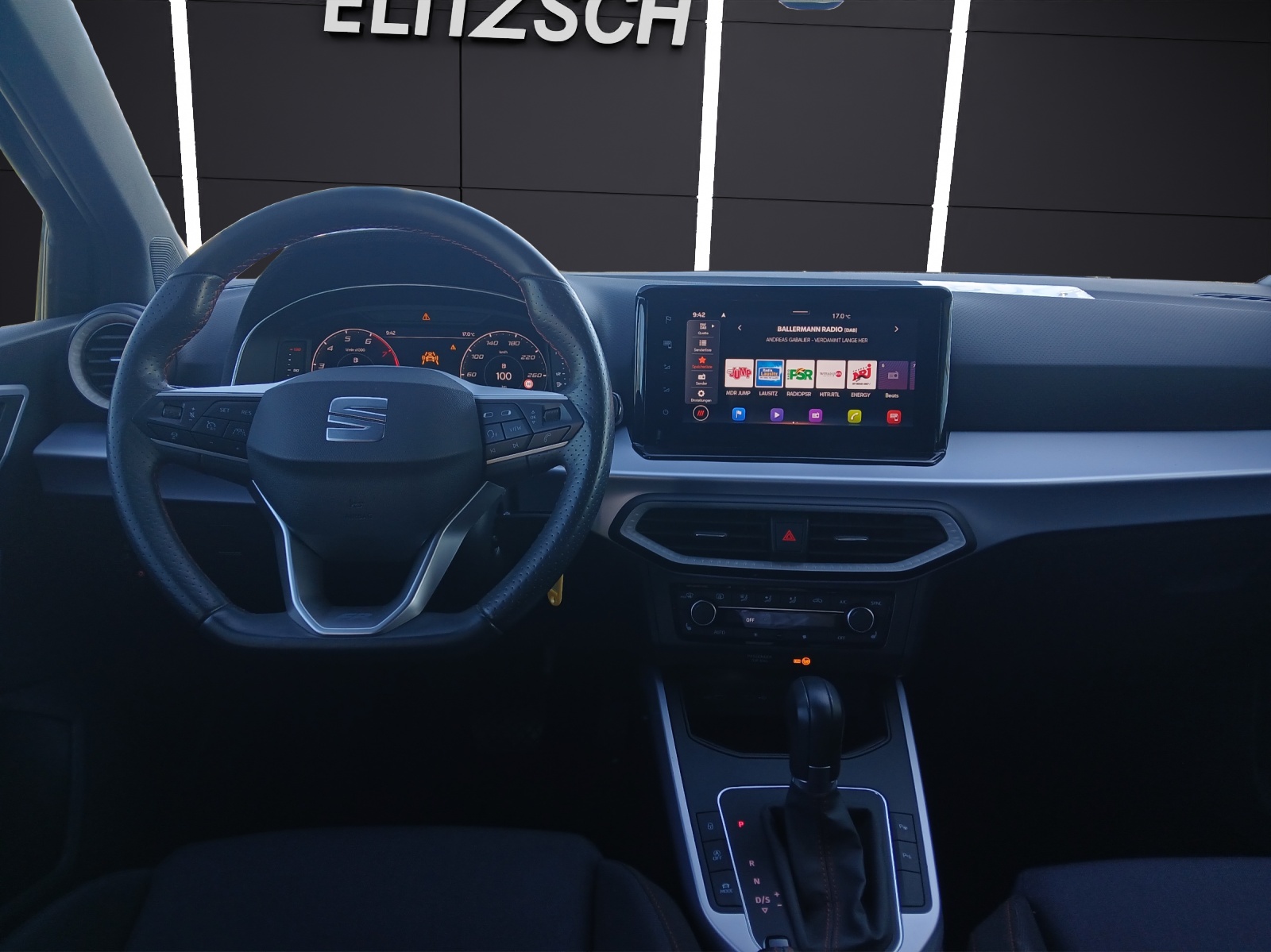 Fahrzeugabbildung SEAT Arona TSI FR-Line DSG LED Navi AID ACC RFK SH 18