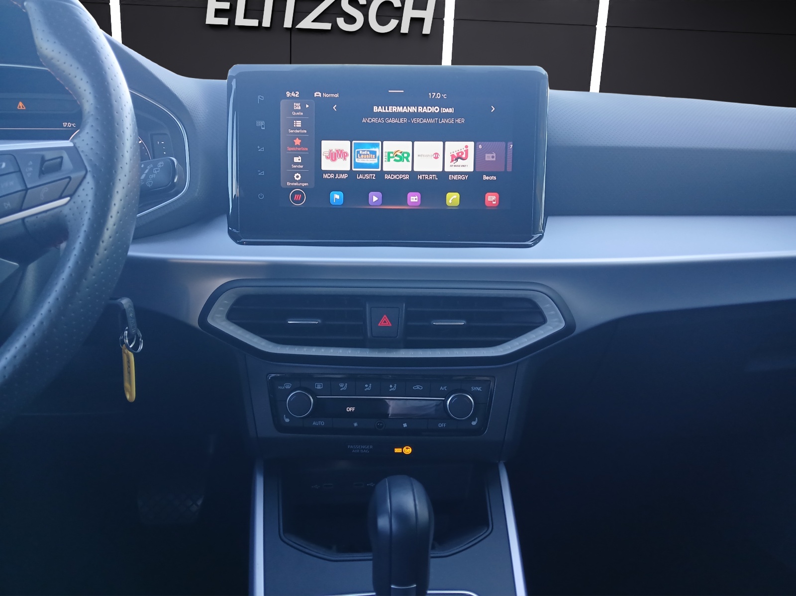 Fahrzeugabbildung SEAT Arona TSI FR-Line DSG LED Navi AID ACC RFK SH 18