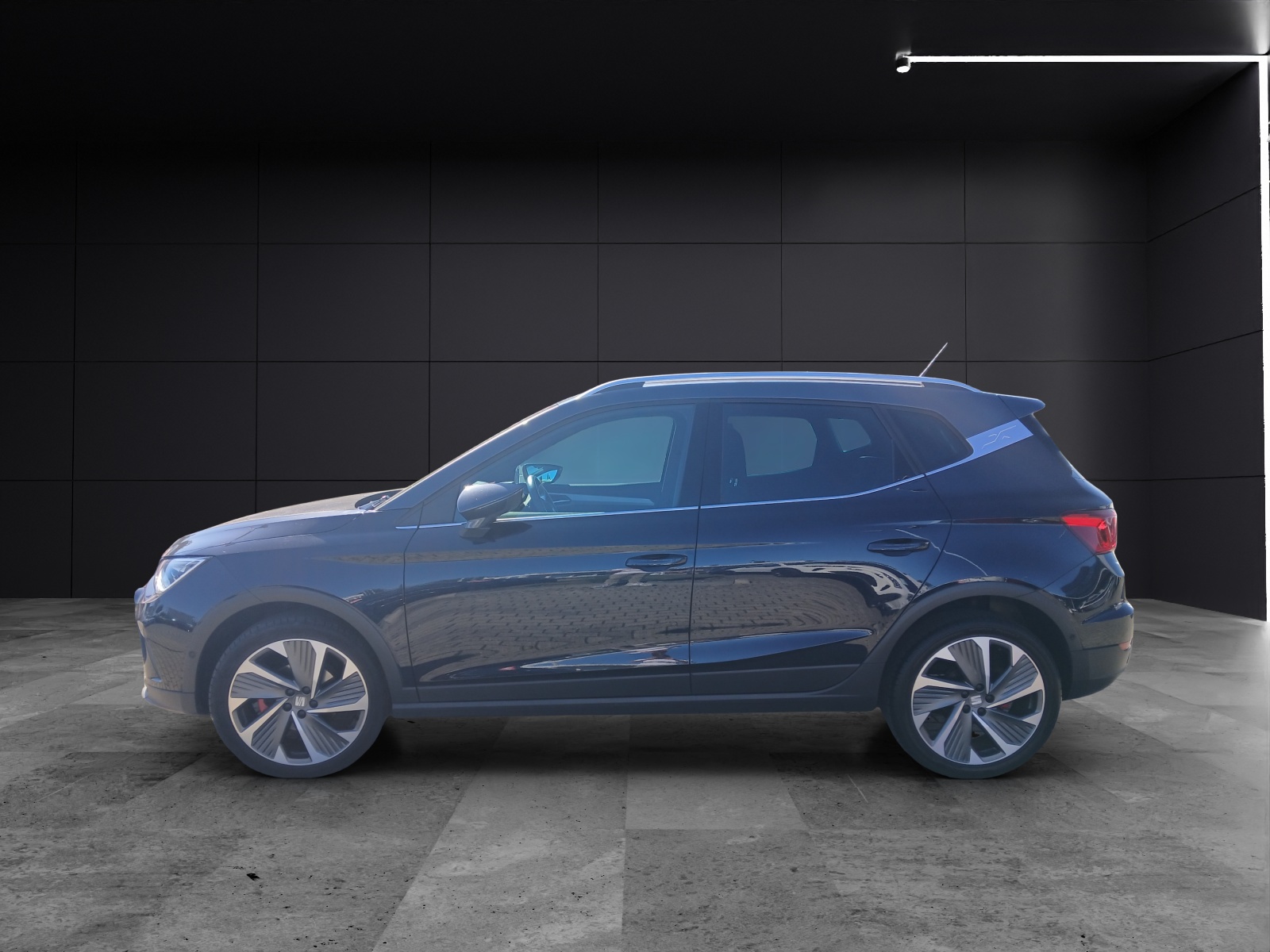 Fahrzeugabbildung SEAT Arona TSI FR-Line DSG LED Navi AID ACC RFK SH 18