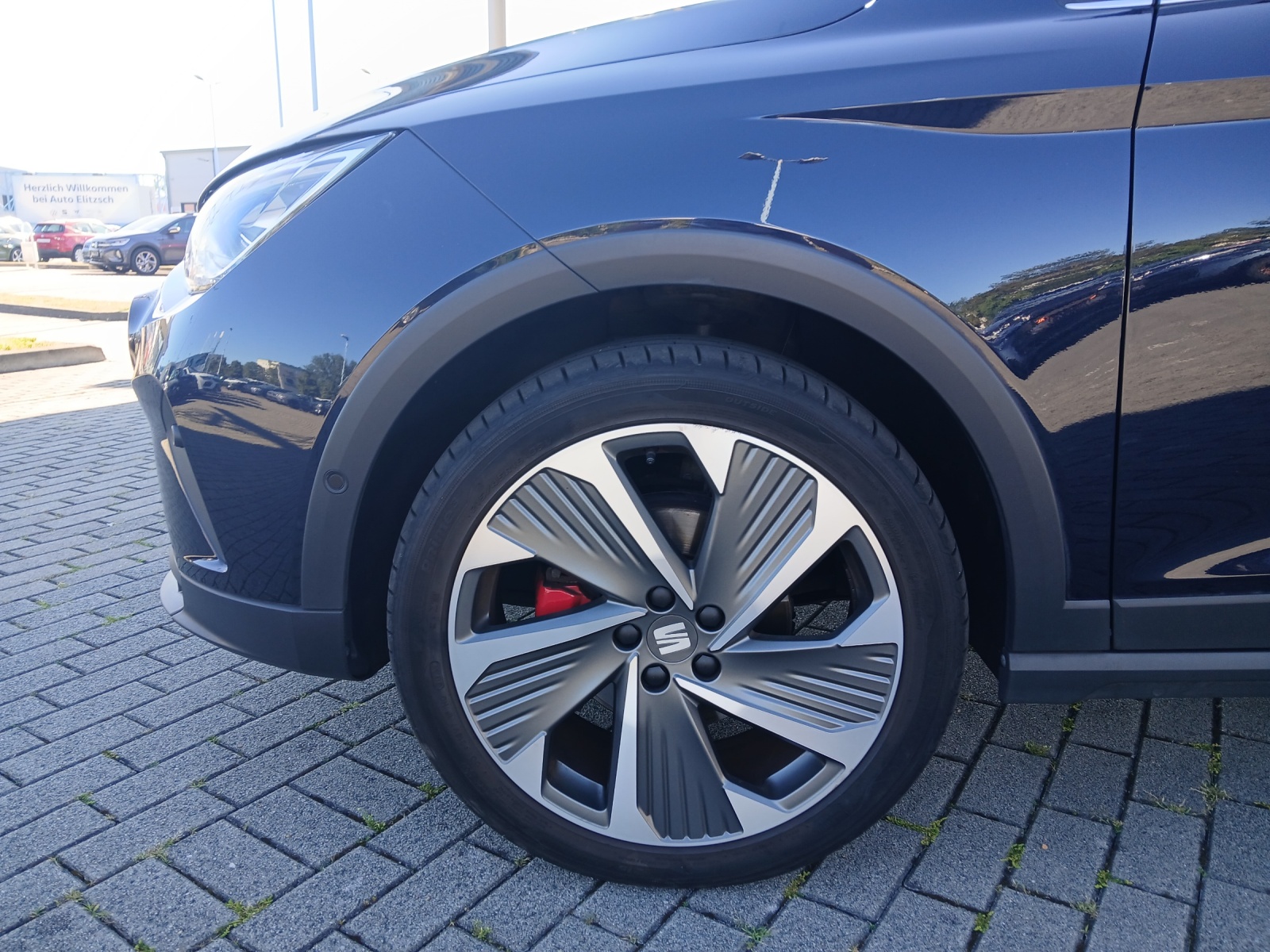 Fahrzeugabbildung SEAT Arona TSI FR-Line DSG LED Navi AID ACC RFK SH 18