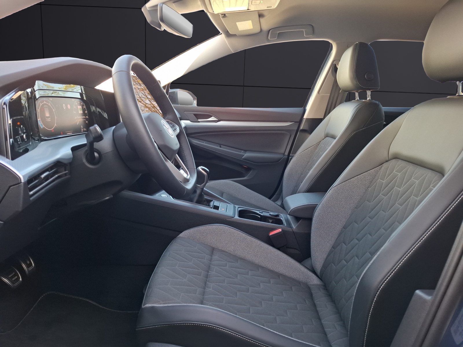 Fahrzeugabbildung Volkswagen Golf VIII Variant TSI Goal Standhzg. LED CarPlay AID ACC RFK SH LM