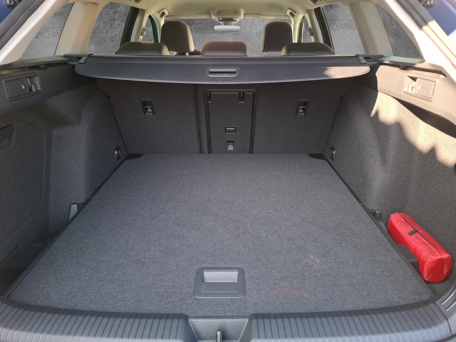 Fahrzeugabbildung Volkswagen Golf VIII Variant TSI Goal Standhzg. LED CarPlay AID ACC RFK SH LM