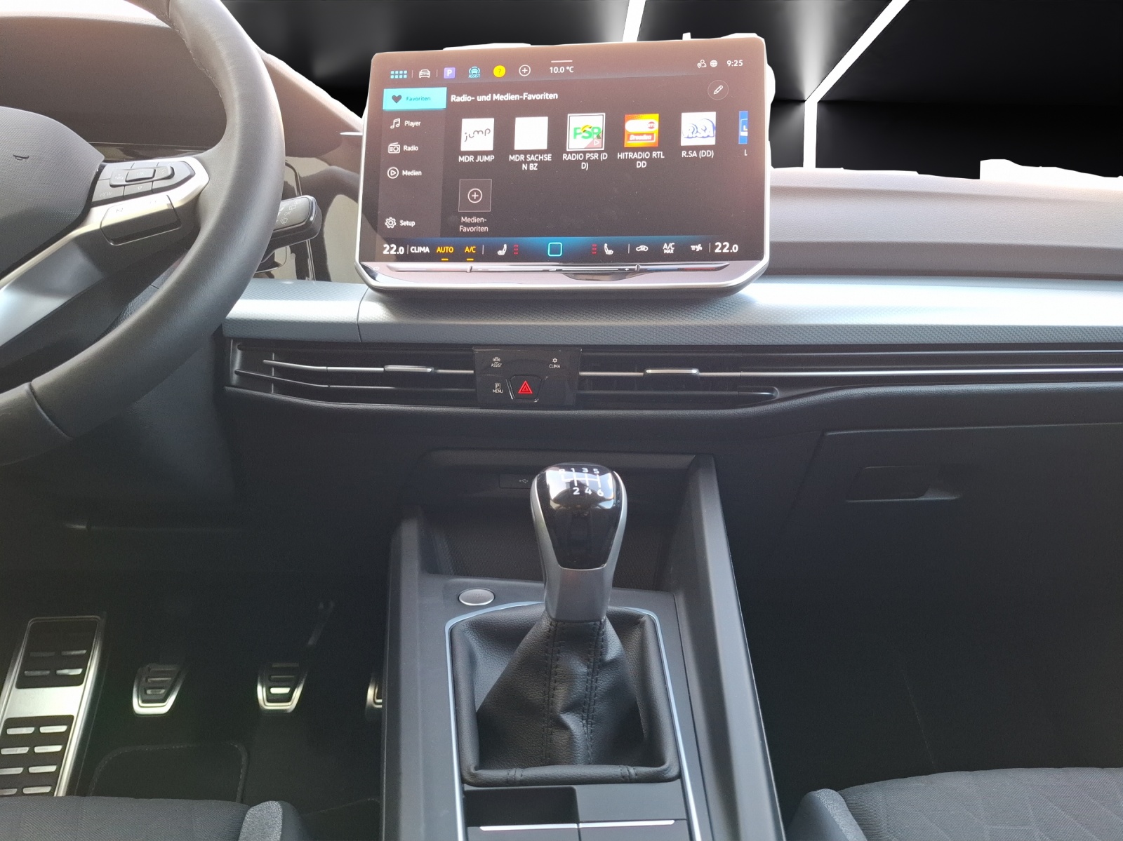 Fahrzeugabbildung Volkswagen Golf VIII Variant TSI Goal Standhzg. LED CarPlay AID ACC RFK SH LM