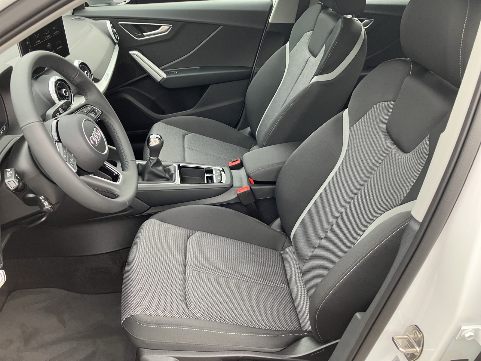 Fahrzeugabbildung Audi Q2 35 TFSI advanced Matrix GRA Vorb. Navi