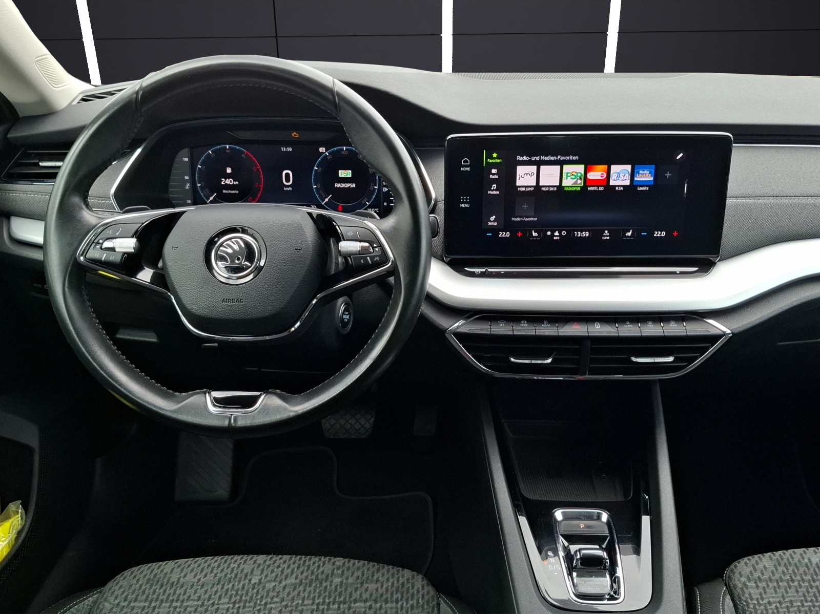 Fahrzeugabbildung SKODA Octavia Combi TDI First-Edition DSG Matrix AHK Navi ACC PDC SH
