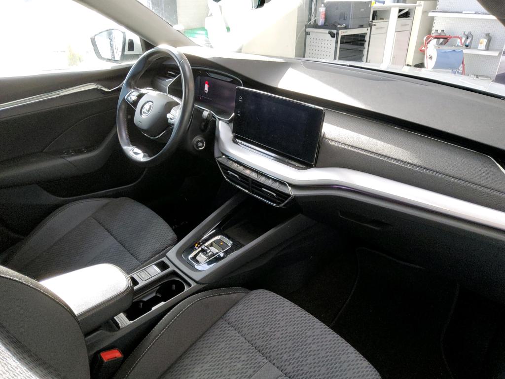 Fahrzeugabbildung SKODA Octavia Combi TDI First-Edition DSG Matrix AHK Navi ACC PDC SH