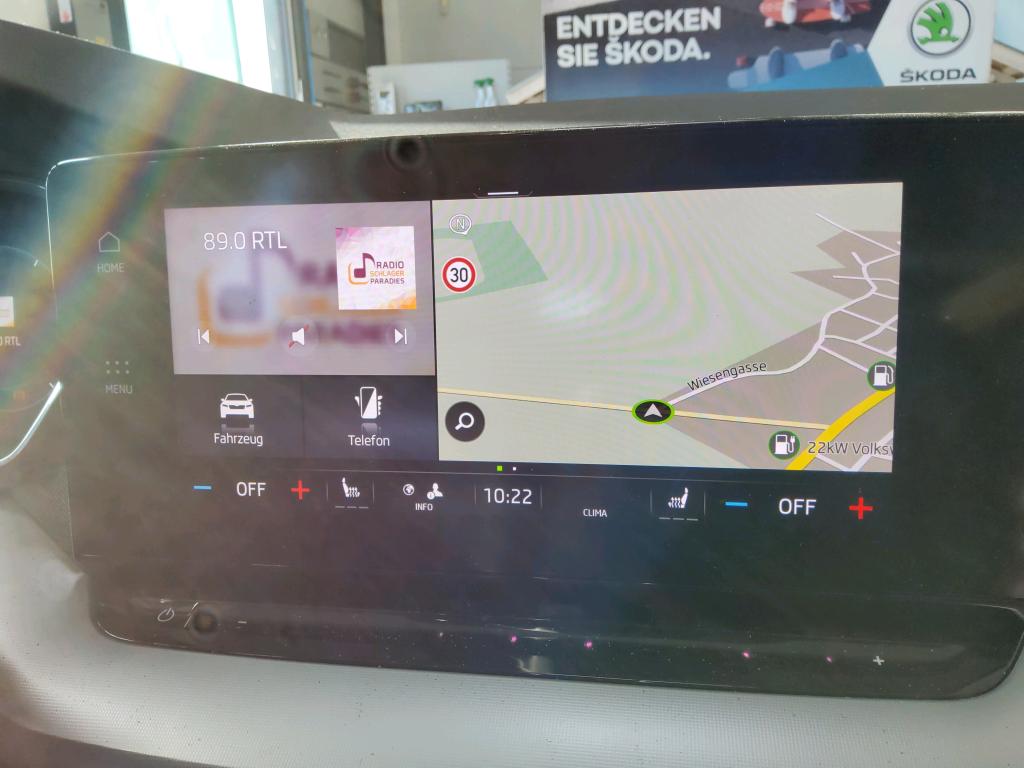 Fahrzeugabbildung SKODA Octavia Combi TDI First-Edition DSG Matrix AHK Navi ACC PDC SH