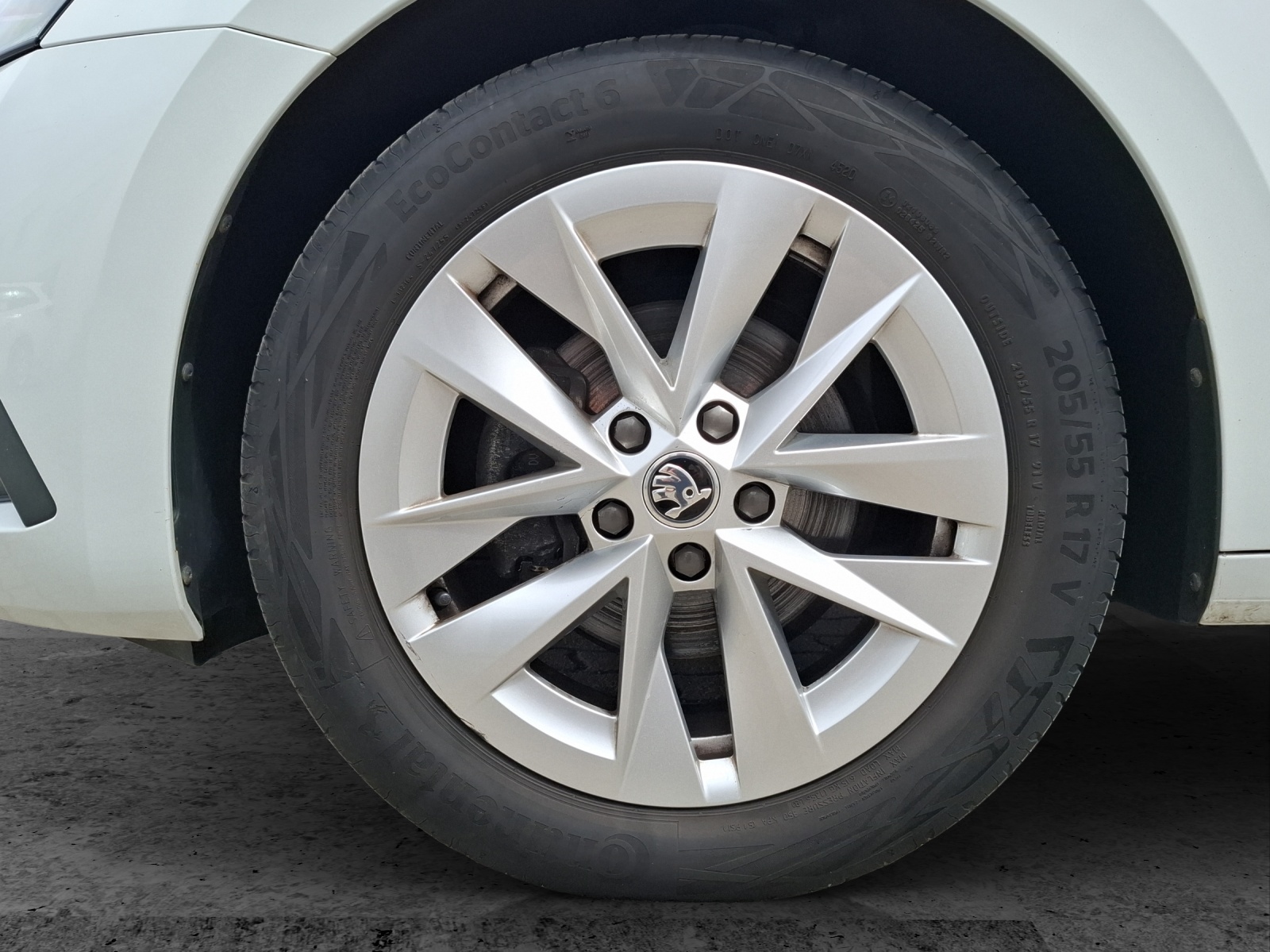 Fahrzeugabbildung SKODA Octavia Combi TDI First-Edition DSG Matrix AHK Navi ACC PDC SH