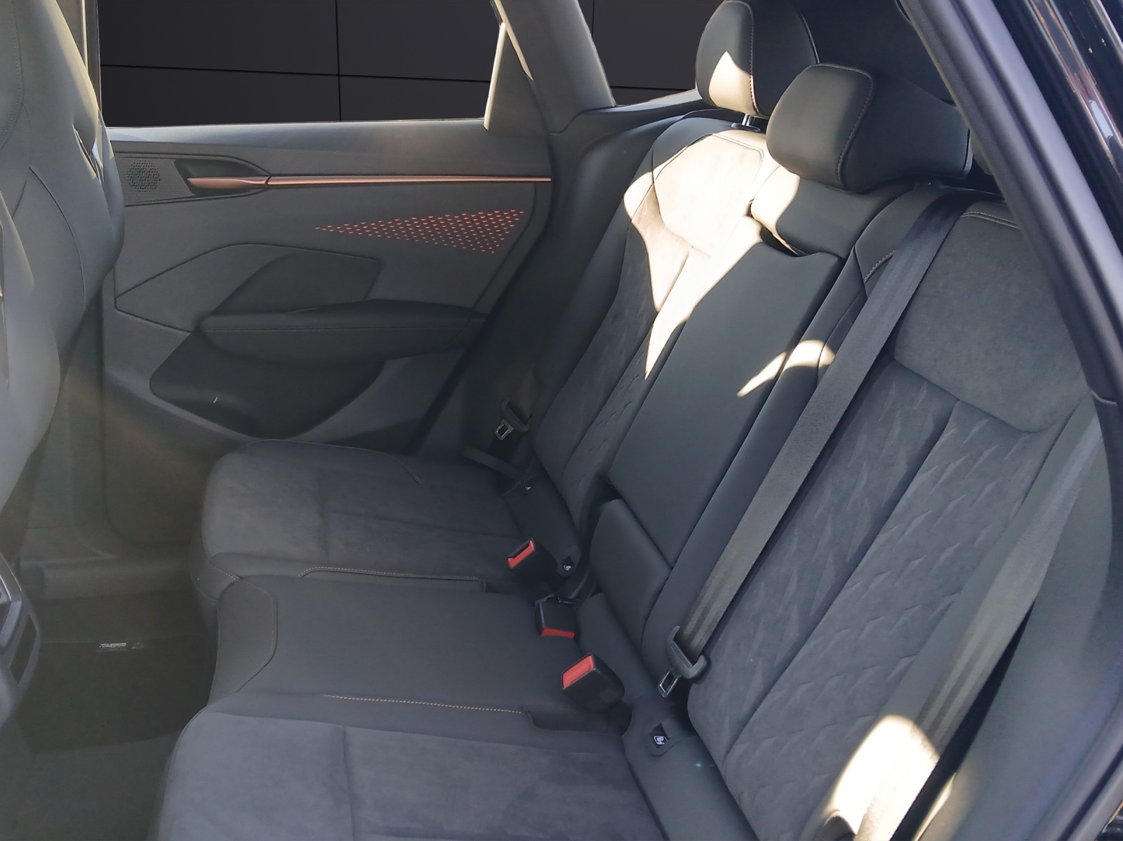 Fahrzeugabbildung CUPRA Terramar 4Drive VZ TSI DSG Matrix ACC SH LRHzg HuD Kamera Ambiente Navi Klima