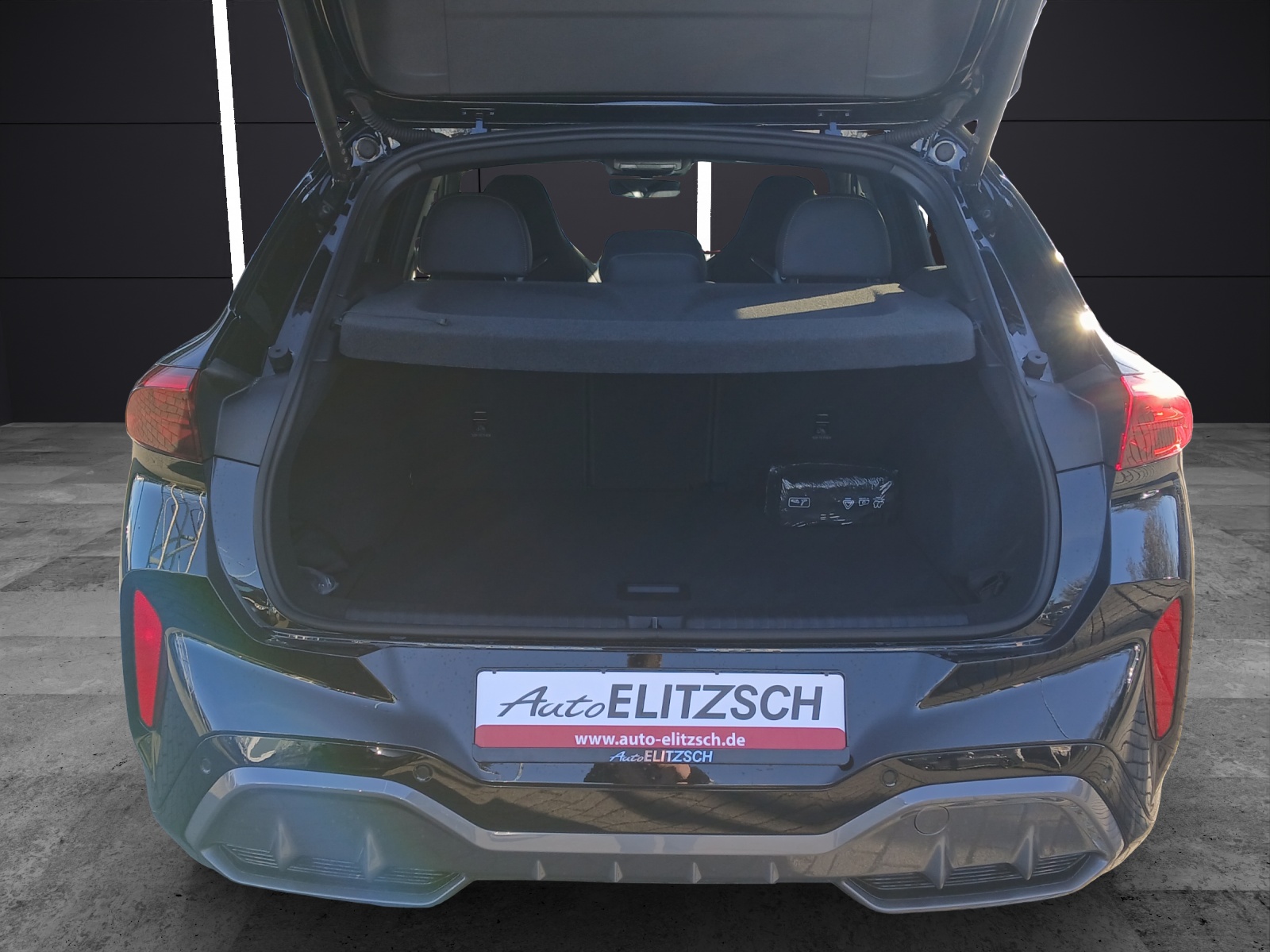 Fahrzeugabbildung CUPRA Terramar 4Drive VZ TSI DSG Matrix ACC SH LRHzg HuD Kamera Ambiente Navi Klima