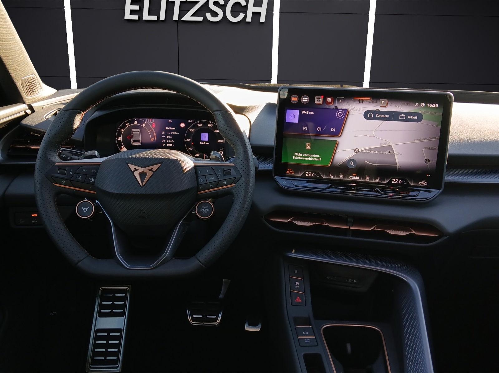 Fahrzeugabbildung CUPRA Terramar 4Drive VZ TSI DSG Matrix ACC SH LRHzg HuD Kamera Ambiente Navi Klima