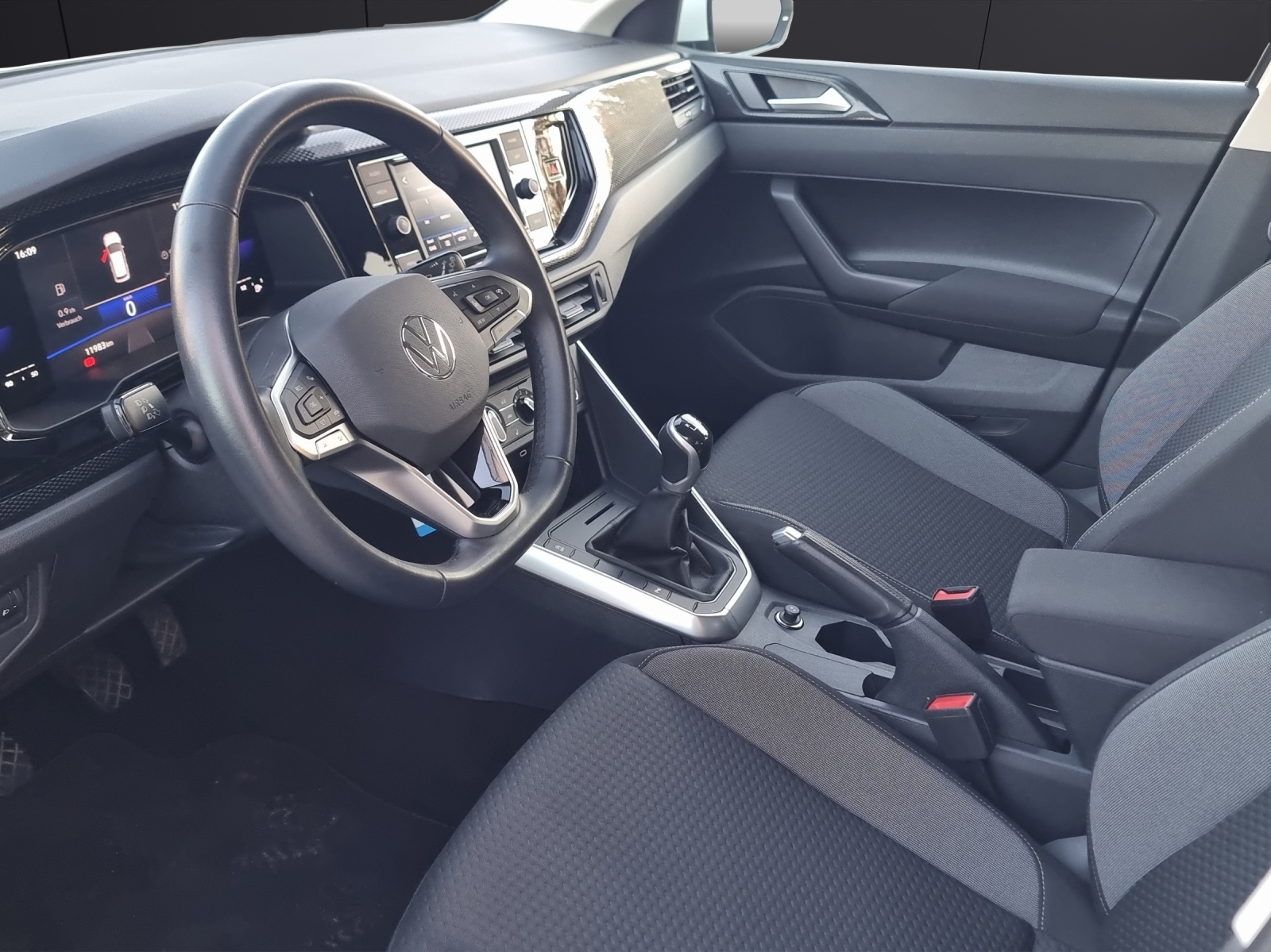 Fahrzeugabbildung Volkswagen Polo Life TSI LED SH PDC DAB+ WeConnect Klima