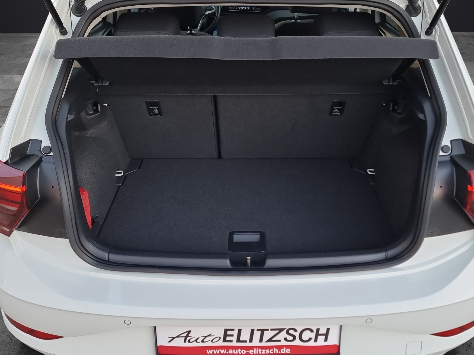 Fahrzeugabbildung Volkswagen Polo Life TSI LED SH PDC DAB+ WeConnect Klima