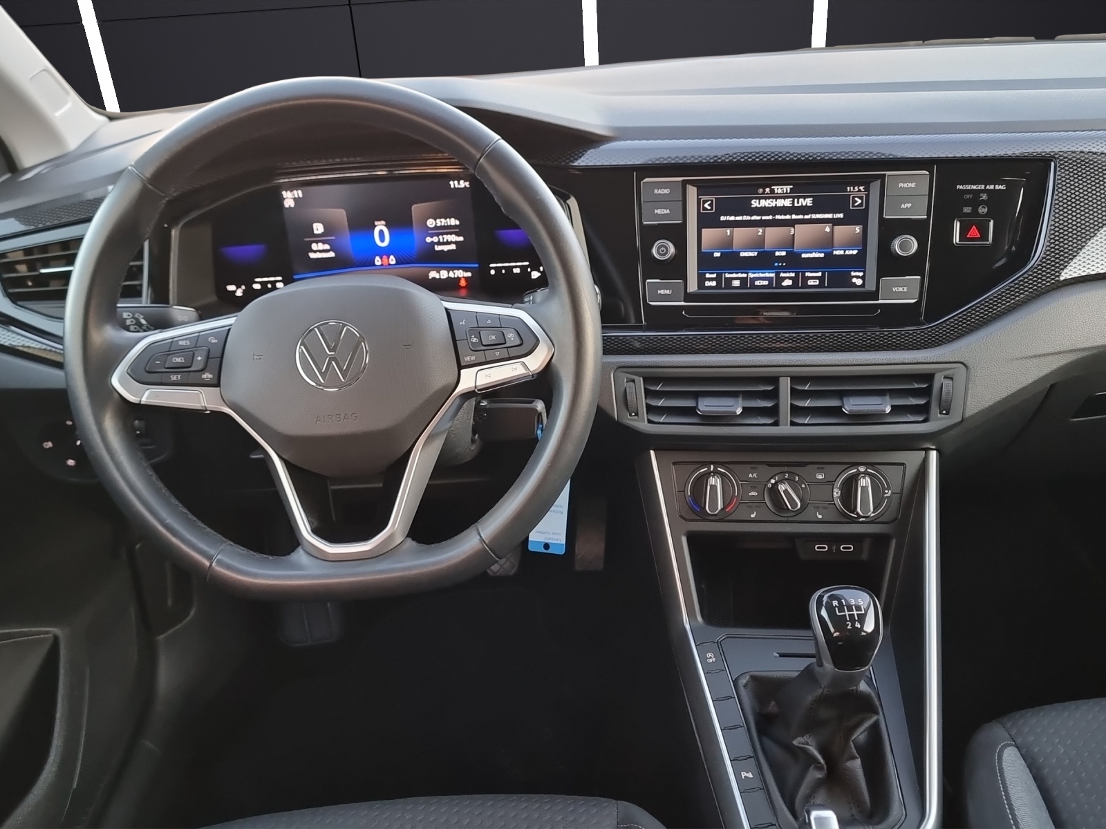 Fahrzeugabbildung Volkswagen Polo Life TSI LED SH PDC DAB+ WeConnect Klima