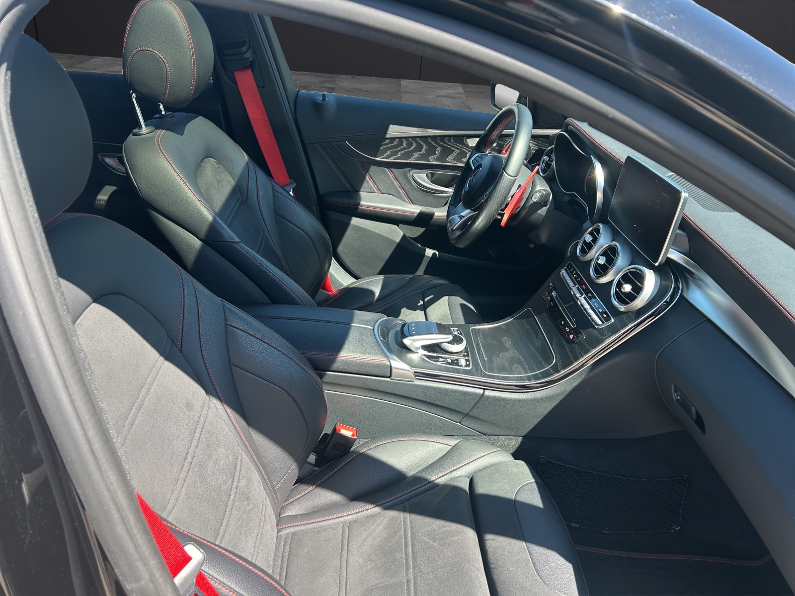Fahrzeugabbildung Mercedes-Benz C 43 AMG 4Matic LED Navi SHZ 360° Night-Paket Schiebedach