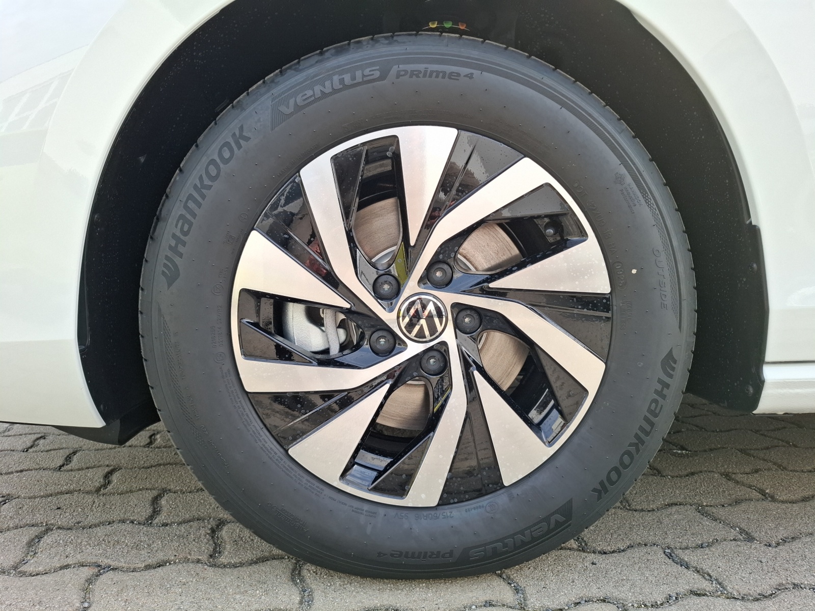 Fahrzeugabbildung Volkswagen Passat Variant 2.0l TDI Business DSG HUD Kamera DCC ACC