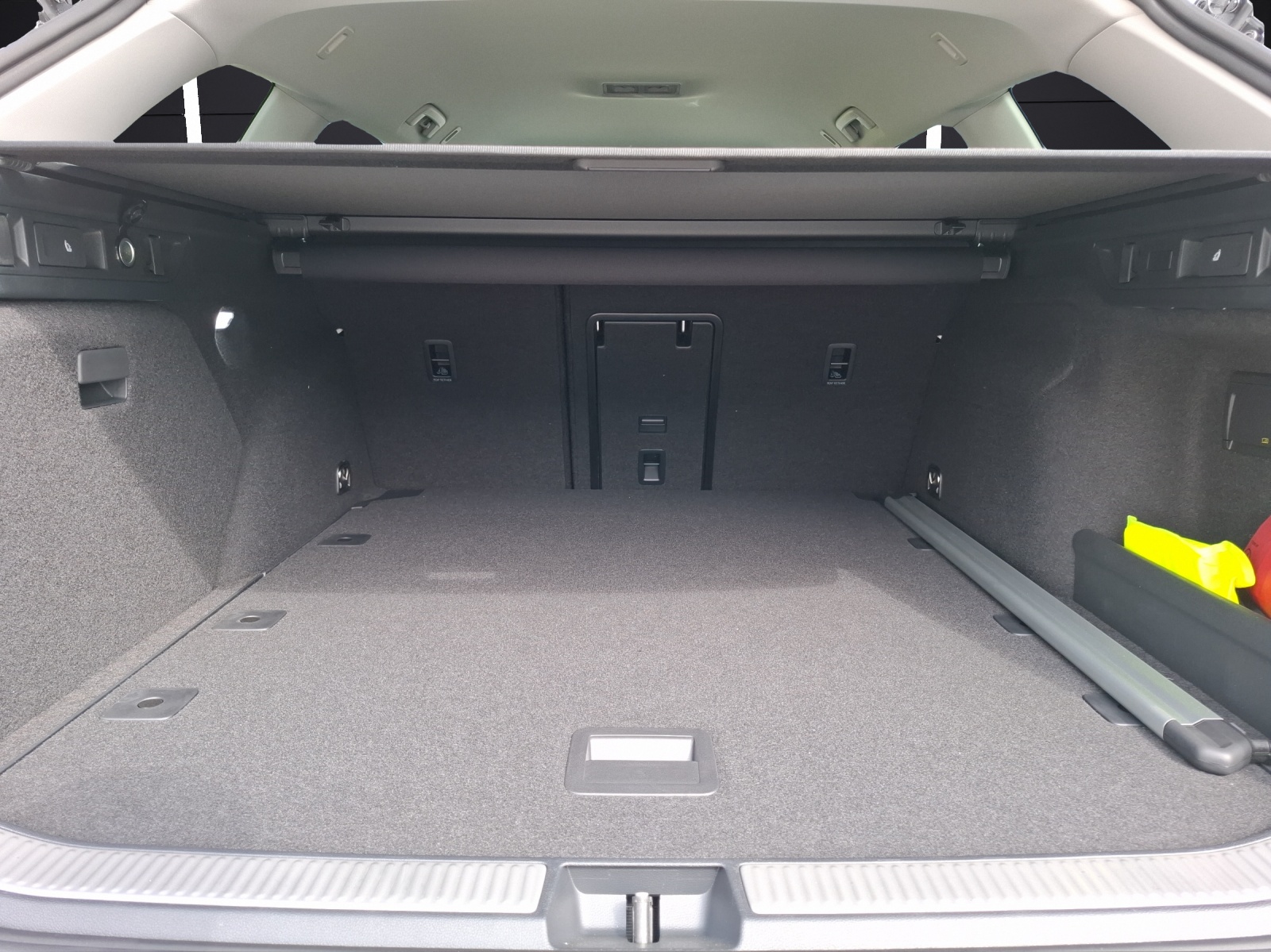 Fahrzeugabbildung Volkswagen Passat Variant 2.0l TDI Business DSG HUD Kamera DCC ACC