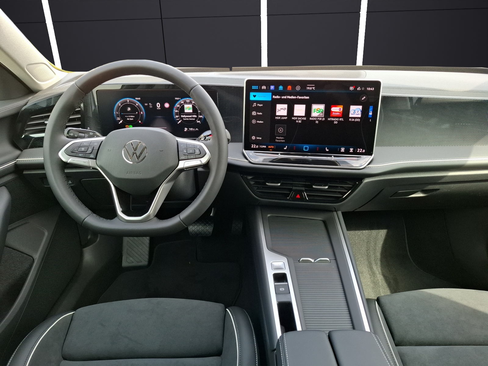 Fahrzeugabbildung Volkswagen Passat Variant 2.0l TDI Business DSG HUD Kamera DCC ACC