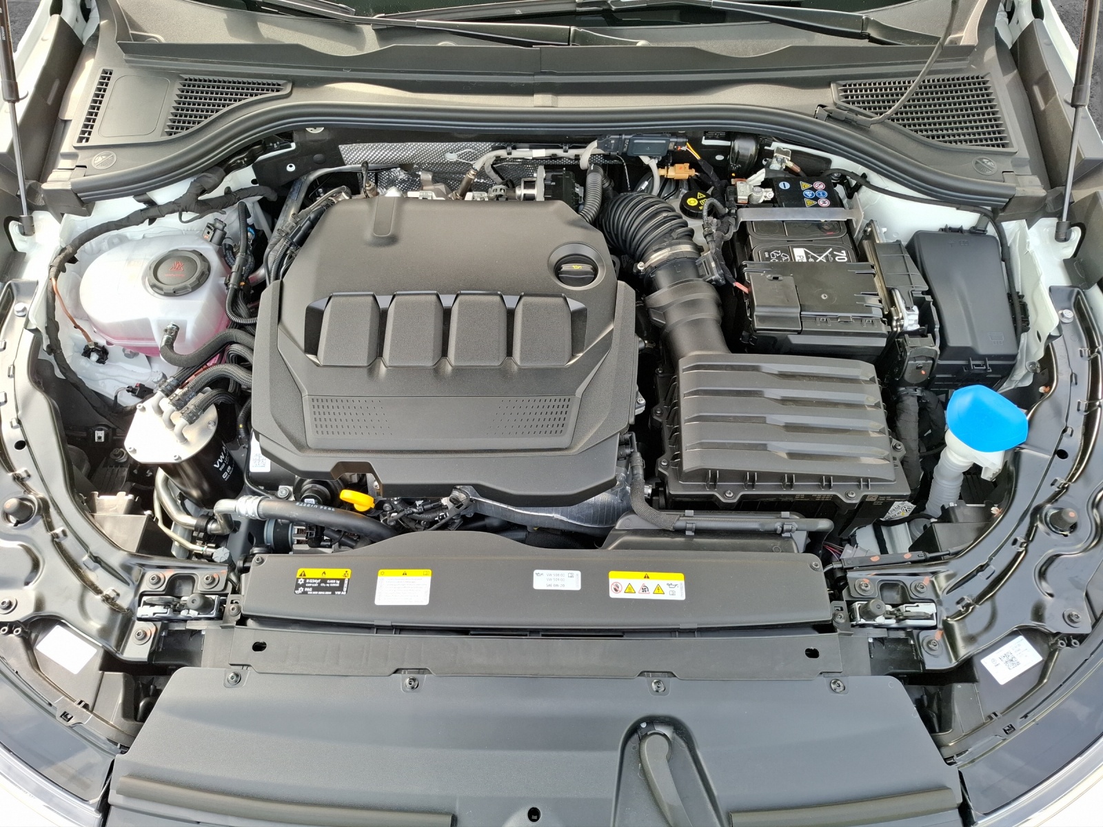 Fahrzeugabbildung Volkswagen Passat Variant 2.0l TDI Business DSG HUD Kamera DCC ACC