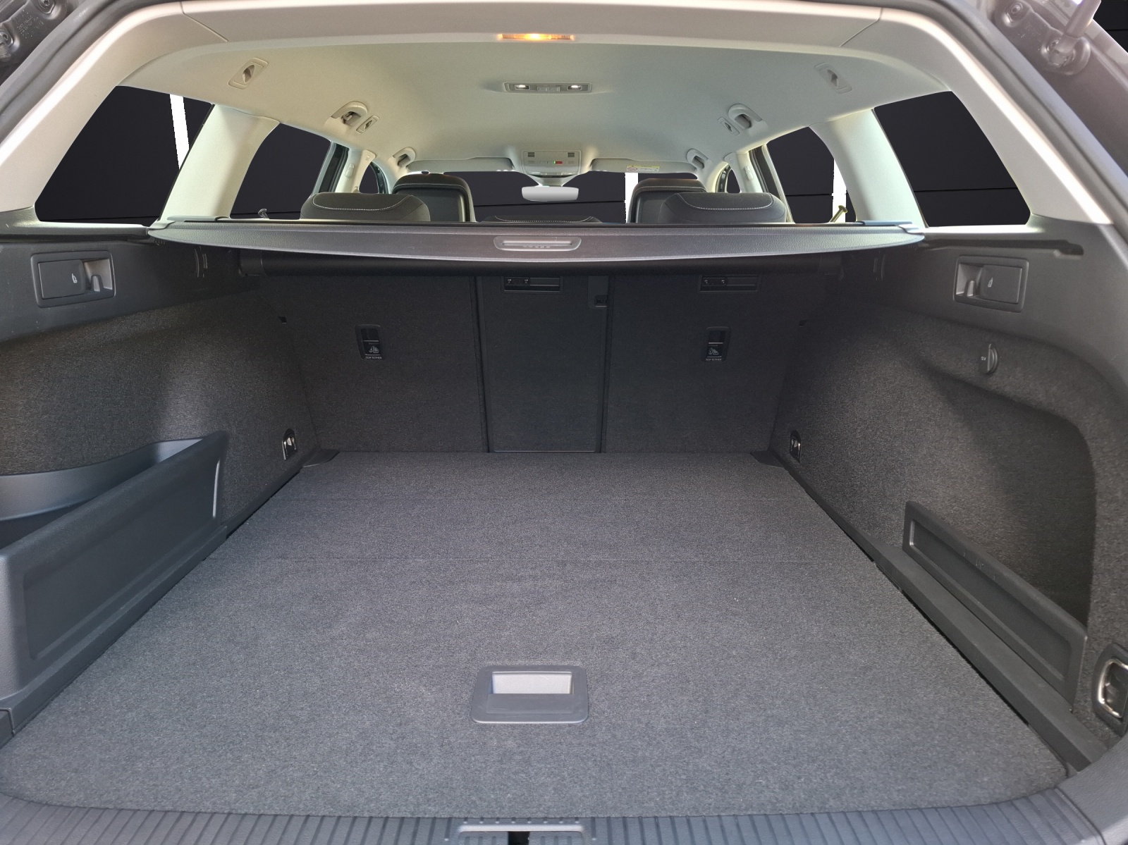 Fahrzeugabbildung Volkswagen Passat Variant TSI Business DSG STH Matrix Navi ACC RFK
