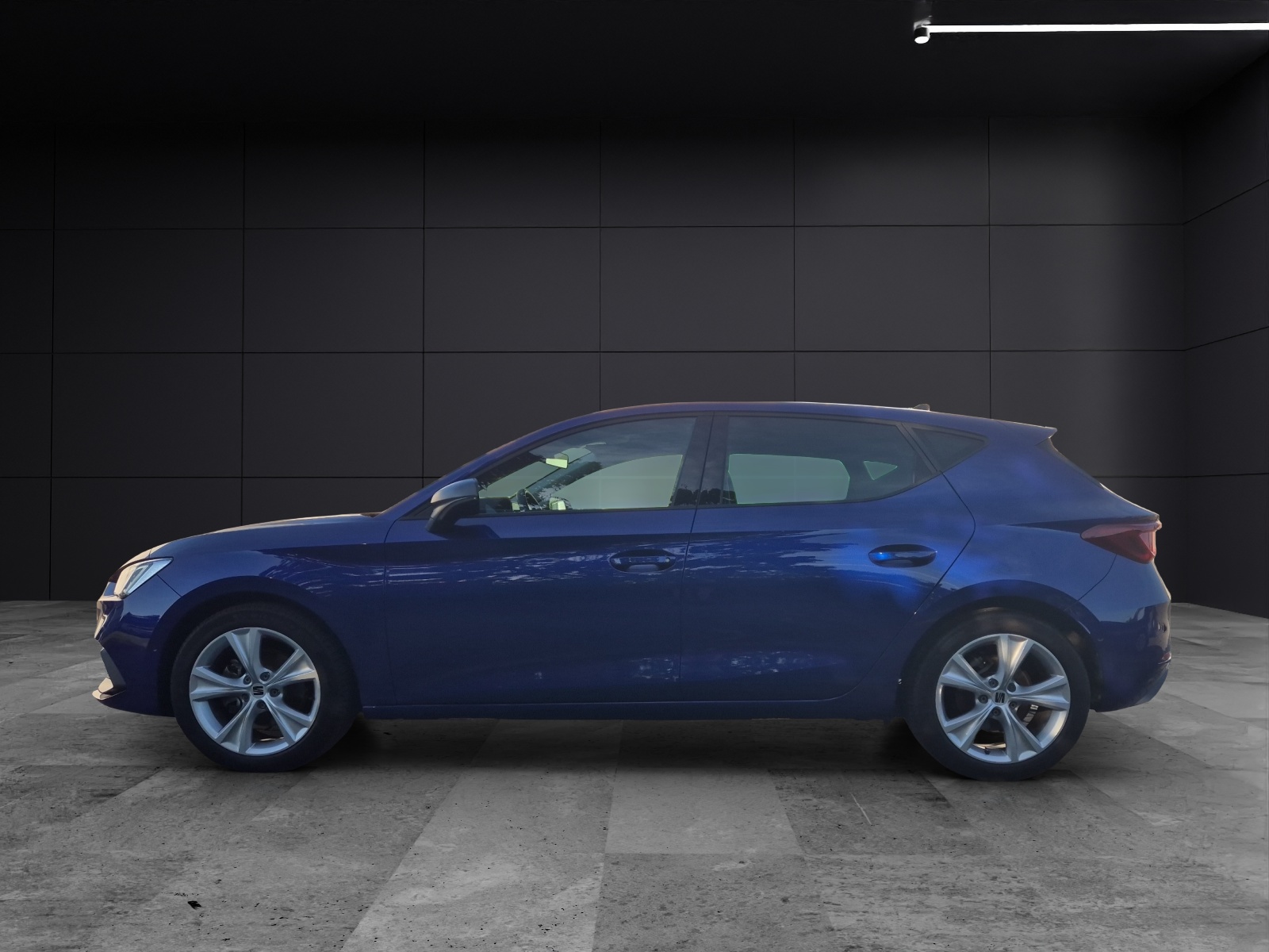 Fahrzeugabbildung SEAT Leon TSI FR-Line LED Navi ACC Park-Assist SH LM