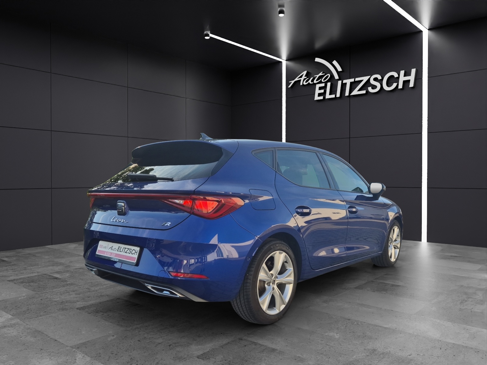 Fahrzeugabbildung SEAT Leon TSI FR-Line LED Navi ACC Park-Assist SH LM