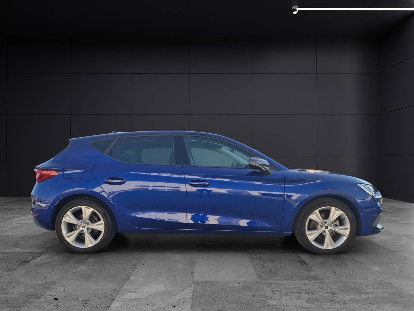 Fahrzeugabbildung SEAT Leon TSI FR-Line LED Navi ACC Park-Assist SH LM