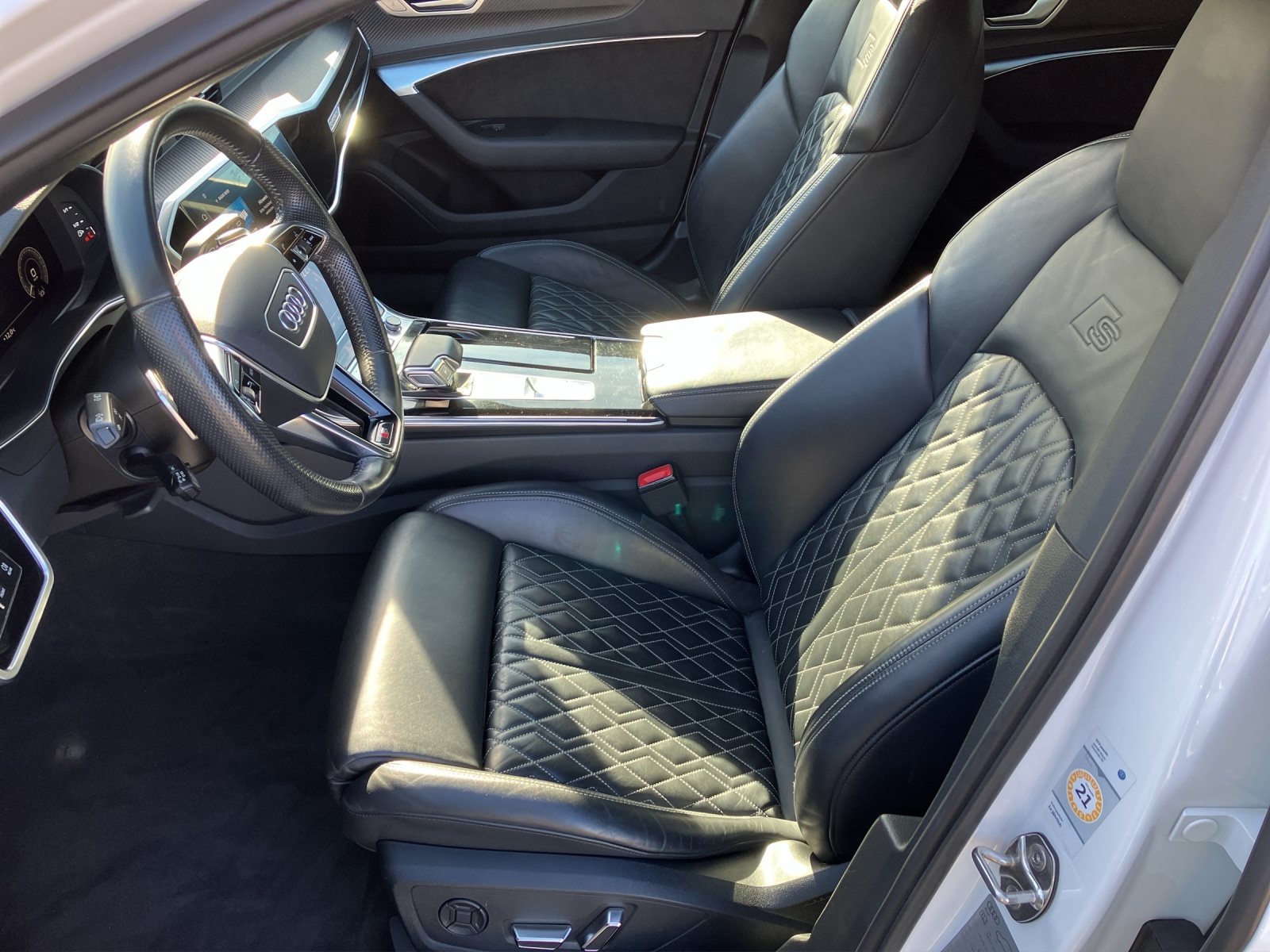 Fahrzeugabbildung Audi A6 Avant 55 TFSI e Q sport S line MATRIX ACC AHK 19