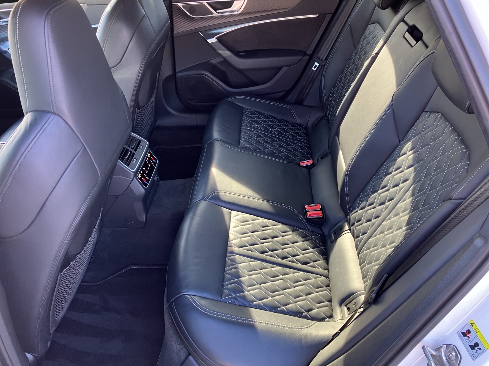 Fahrzeugabbildung Audi A6 Avant 55 TFSI e Q sport S line MATRIX ACC AHK 19